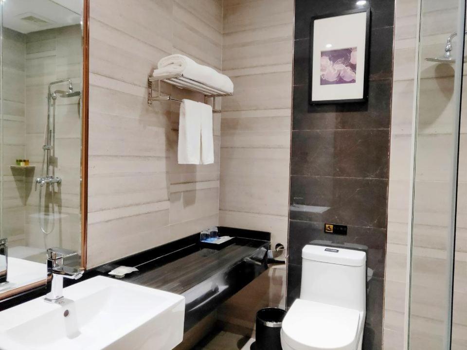 Lnsail Hotel Shenzhen Luohu Port Railway Station ภายนอก รูปภาพ