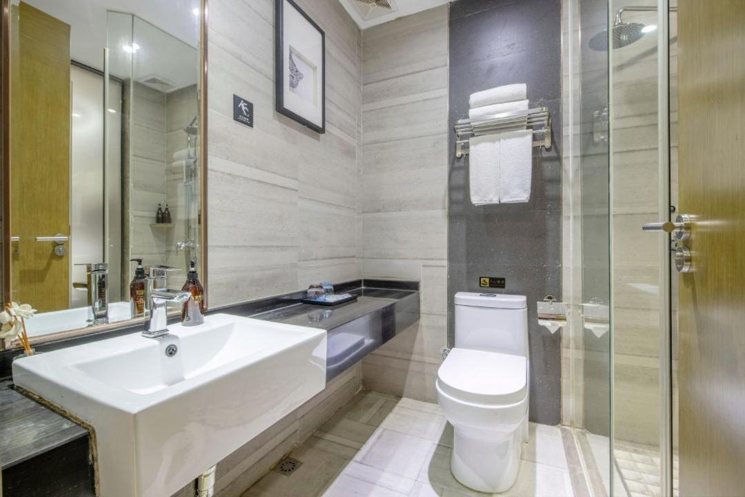 Lnsail Hotel Shenzhen Luohu Port Railway Station ภายนอก รูปภาพ