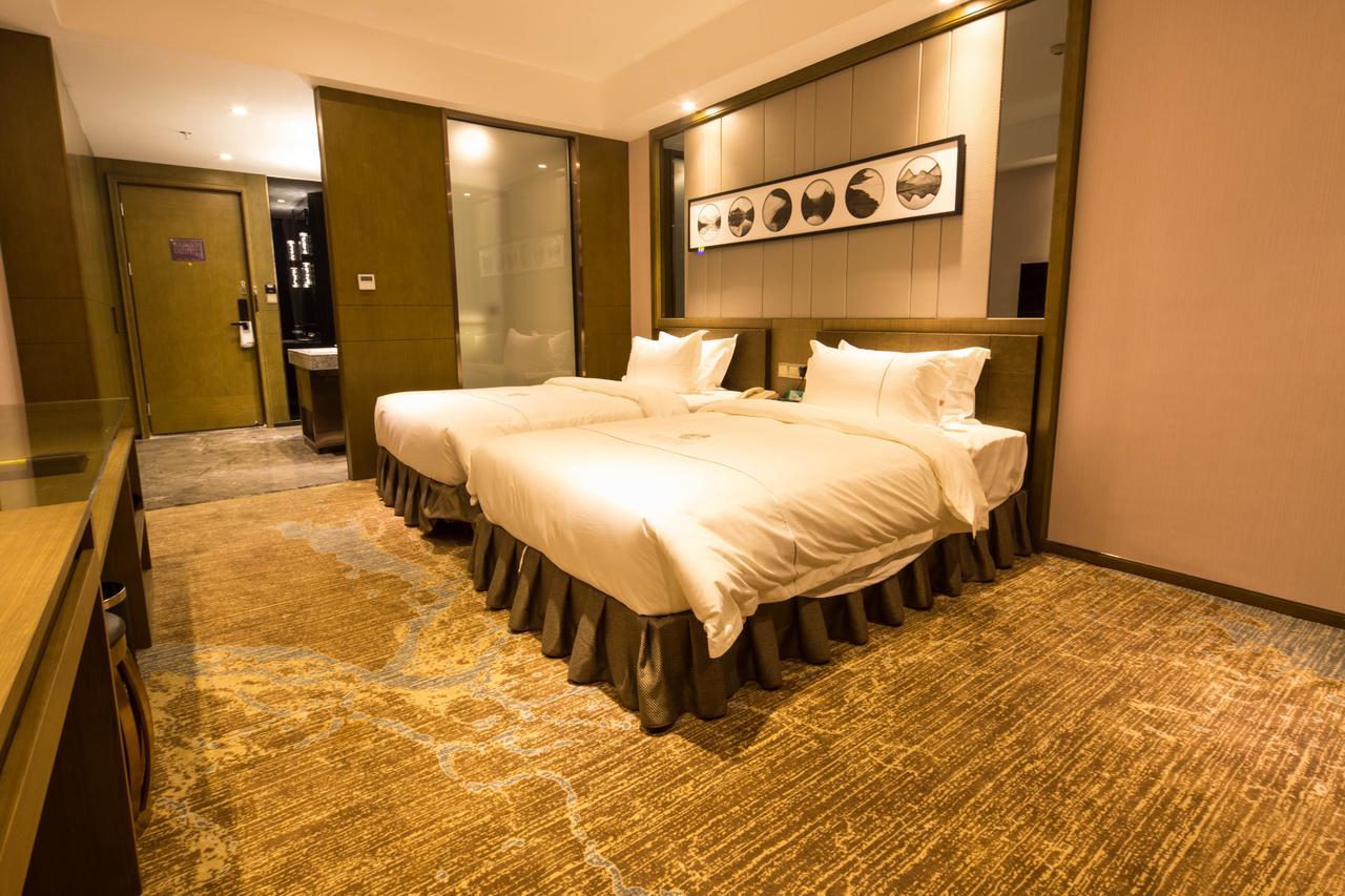 Lnsail Hotel Shenzhen Luohu Port Railway Station ภายนอก รูปภาพ