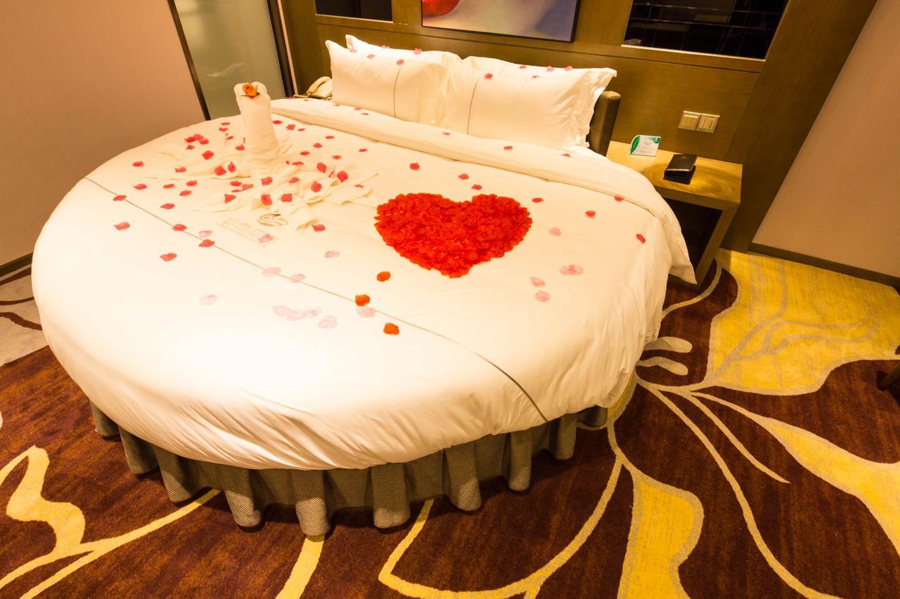 Lnsail Hotel Shenzhen Luohu Port Railway Station ภายนอก รูปภาพ
