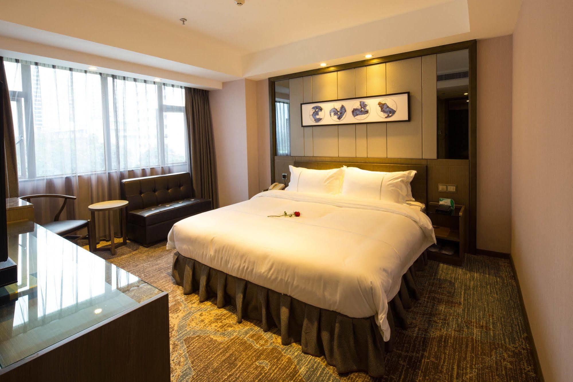 Lnsail Hotel Shenzhen Luohu Port Railway Station ภายนอก รูปภาพ