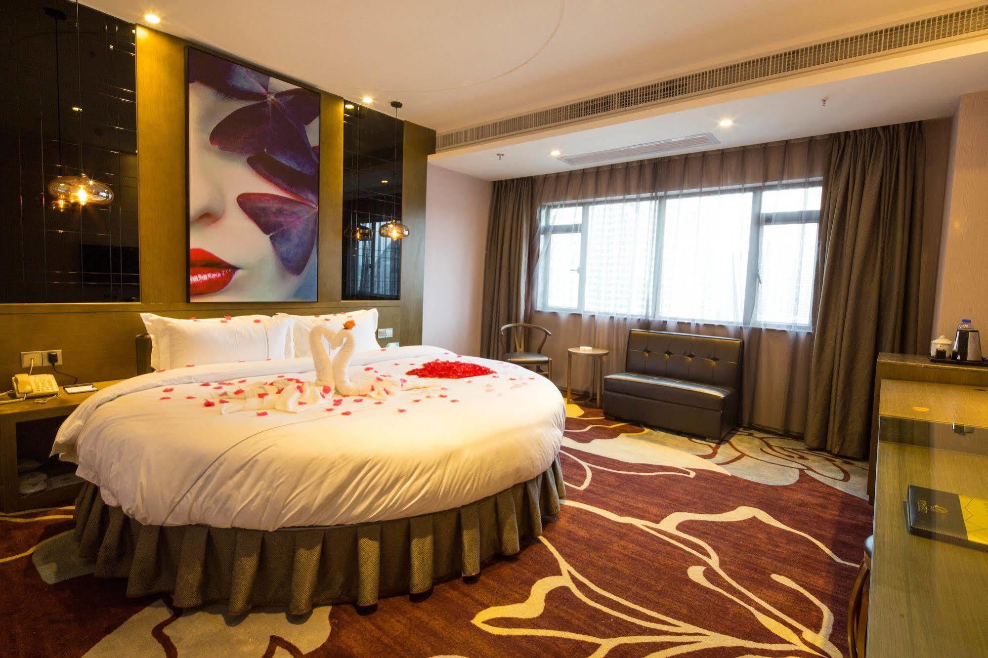 Lnsail Hotel Shenzhen Luohu Port Railway Station ภายนอก รูปภาพ