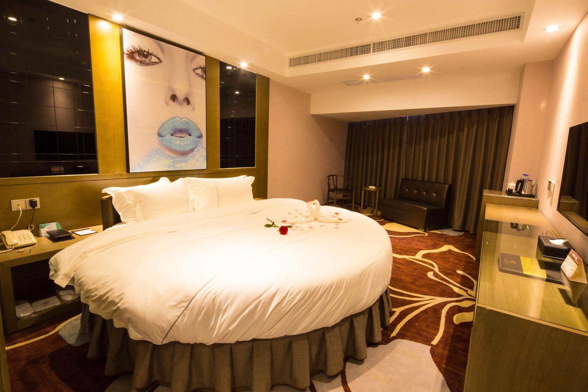 Lnsail Hotel Shenzhen Luohu Port Railway Station ภายนอก รูปภาพ